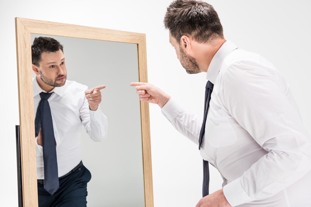 An image illustrating the relationship between drug use and narcissism, showing a person with a mirror.